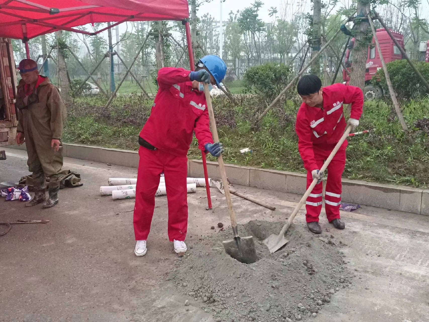 德保管道疏通哪家好】及时进行市政管道清淤